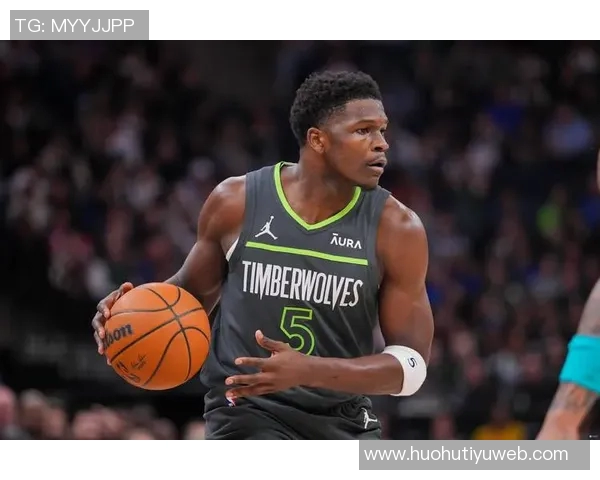 乔治在攻防战中表现出色15投7中三分球命中率高达33贡献20分5篮板5助攻