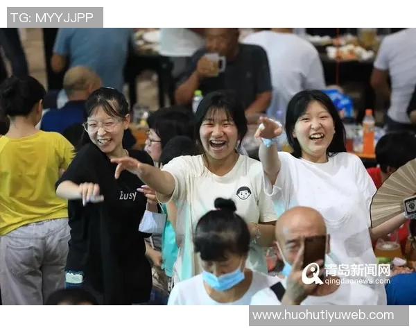 凯恩与妻子共享啤酒节欢乐时光为这一周的美好回忆添上完美句号