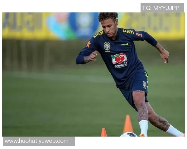 内马尔出席巴西扑克系列赛活动分享生活乐趣照片尽情享受人生