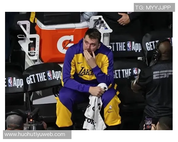 杨毅分析湖人战术选择认为詹姆斯影响东契奇表现宁愿全力支持东契奇 杨毅分析湖人战术选择认为詹姆斯影响东契奇表现宁愿全力支持东契奇